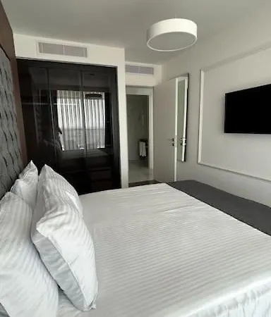 Grand Sapphire Long Apartment