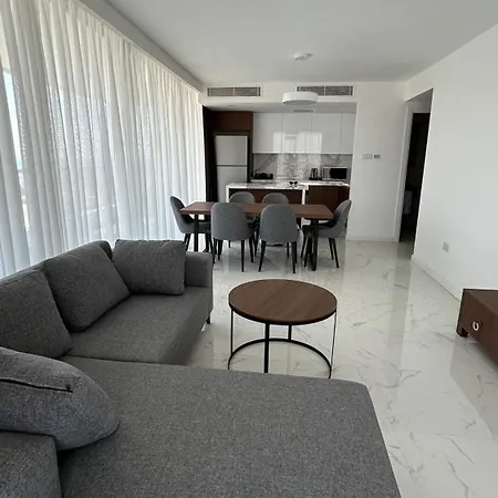 Grand Sapphire Long Apartman Trikomo